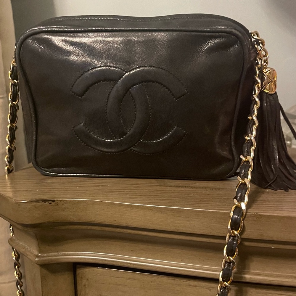 📷📷CHANEL 📸📸 Black Leather lambskin Camera Bag